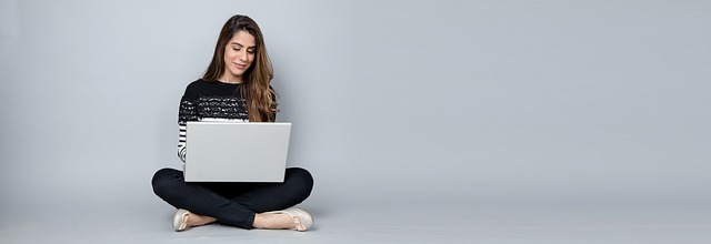 Woman using laptop - Amazon Prime