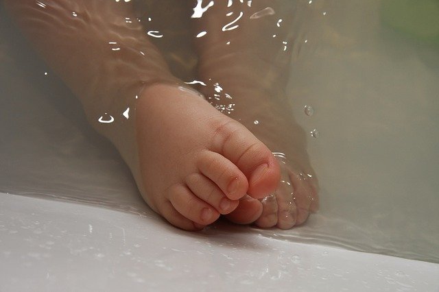 little toes in the bathtub